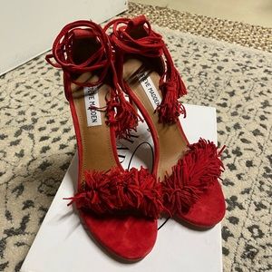Steve Madden Sassy Red Suede 7.5